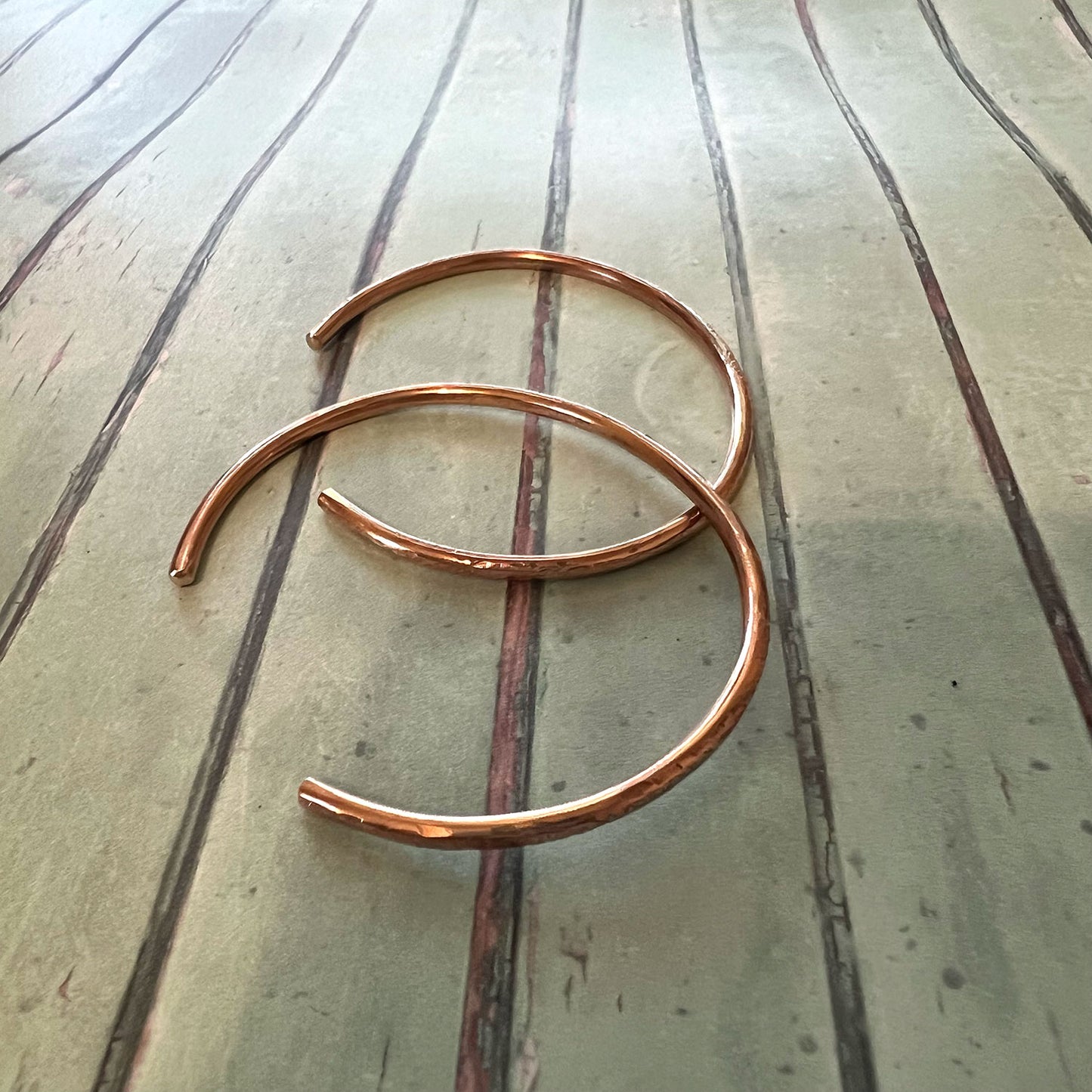 HAMMERED BRONZE BRACELET - CIRCLE OF LOVE TALISMAN