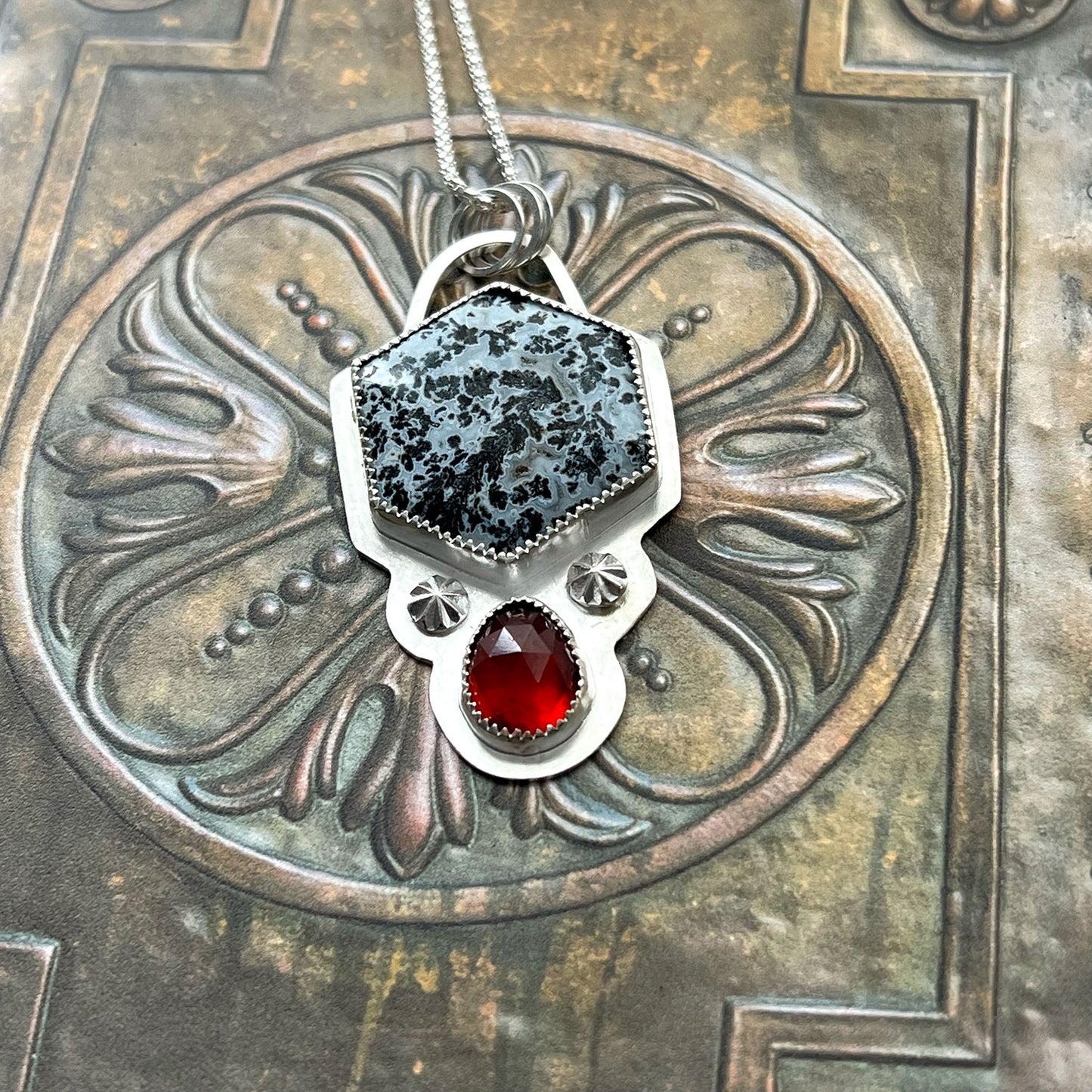 STERLING SILVER DENDRITIC AGATE GARNET NECKLACE - PROTECTIVE EMBRACE TALISMAN