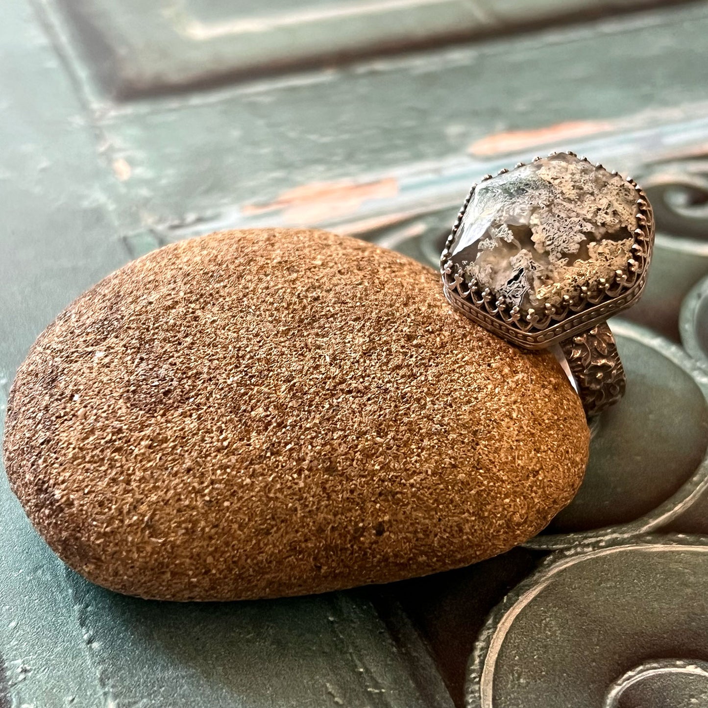 STERLING SILVER OCHOCO MOSS AGATE HEX RING - PROTECTIVE EMBRACE TALISMAN