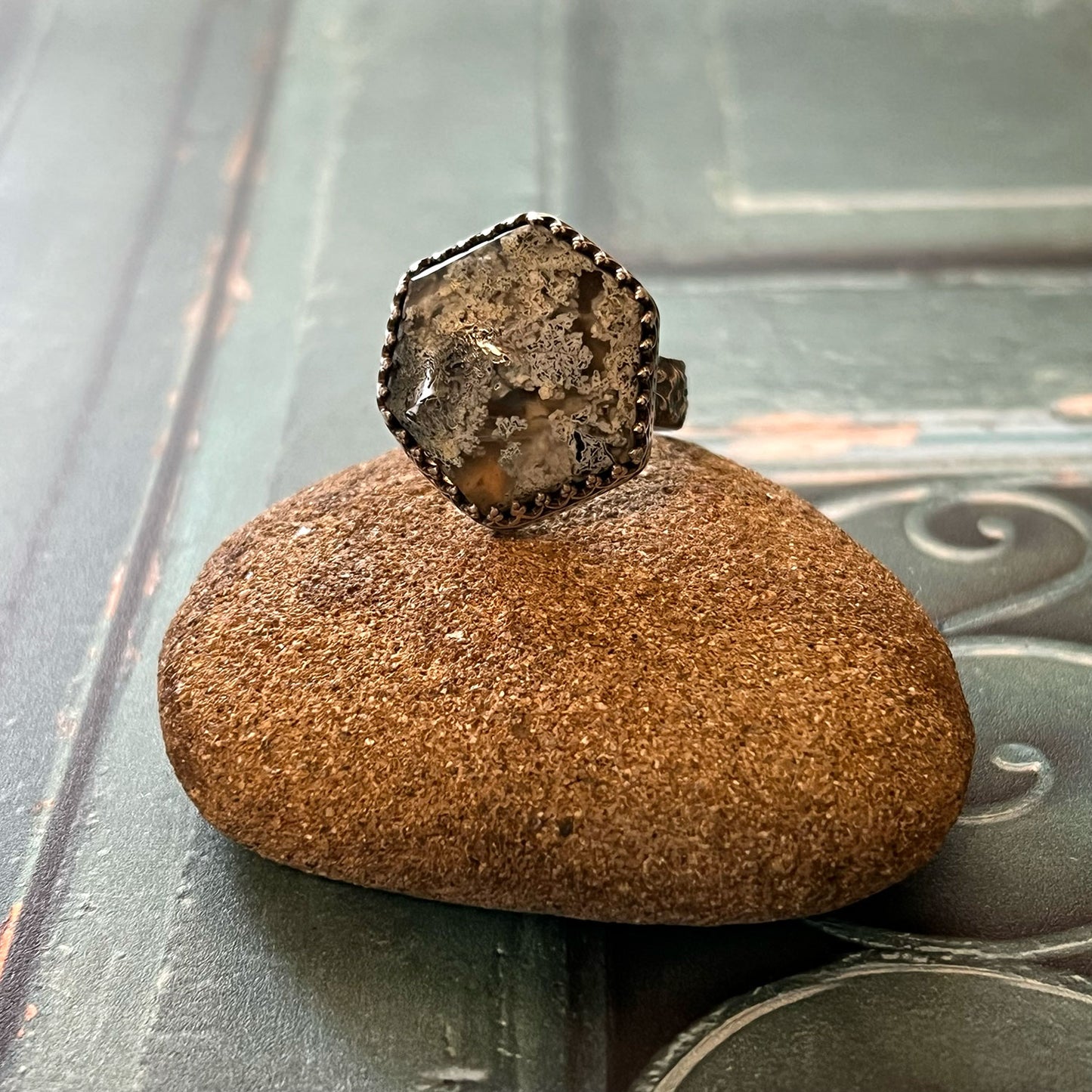 STERLING SILVER OCHOCO MOSS AGATE HEX RING - PROTECTIVE EMBRACE TALISMAN
