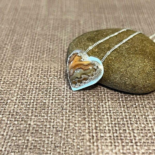 STERLING SILVER RINCON LACE AGATE HEART NECKLACE - PROTECTIVE EMBRACE TALISMAN