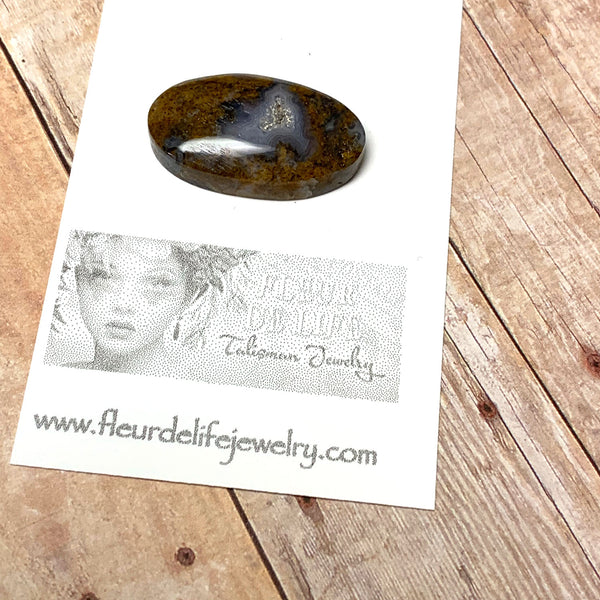 UNKNOWN AGATE OVAL CABOCHON. DRUZY. BLUE. GOLD. 30MM x 18MM x 7MM.