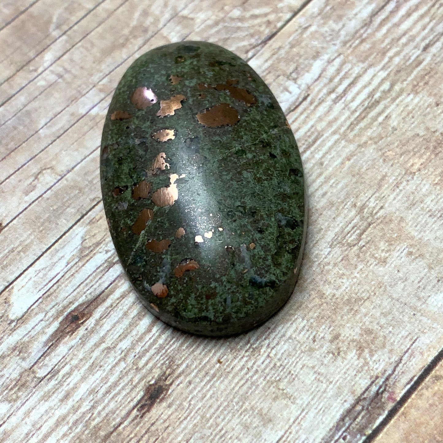 COPPER IN MATRIX OVAL CABOCHON. GREEN. COPPER. 38MM x 23MM x 9MM.