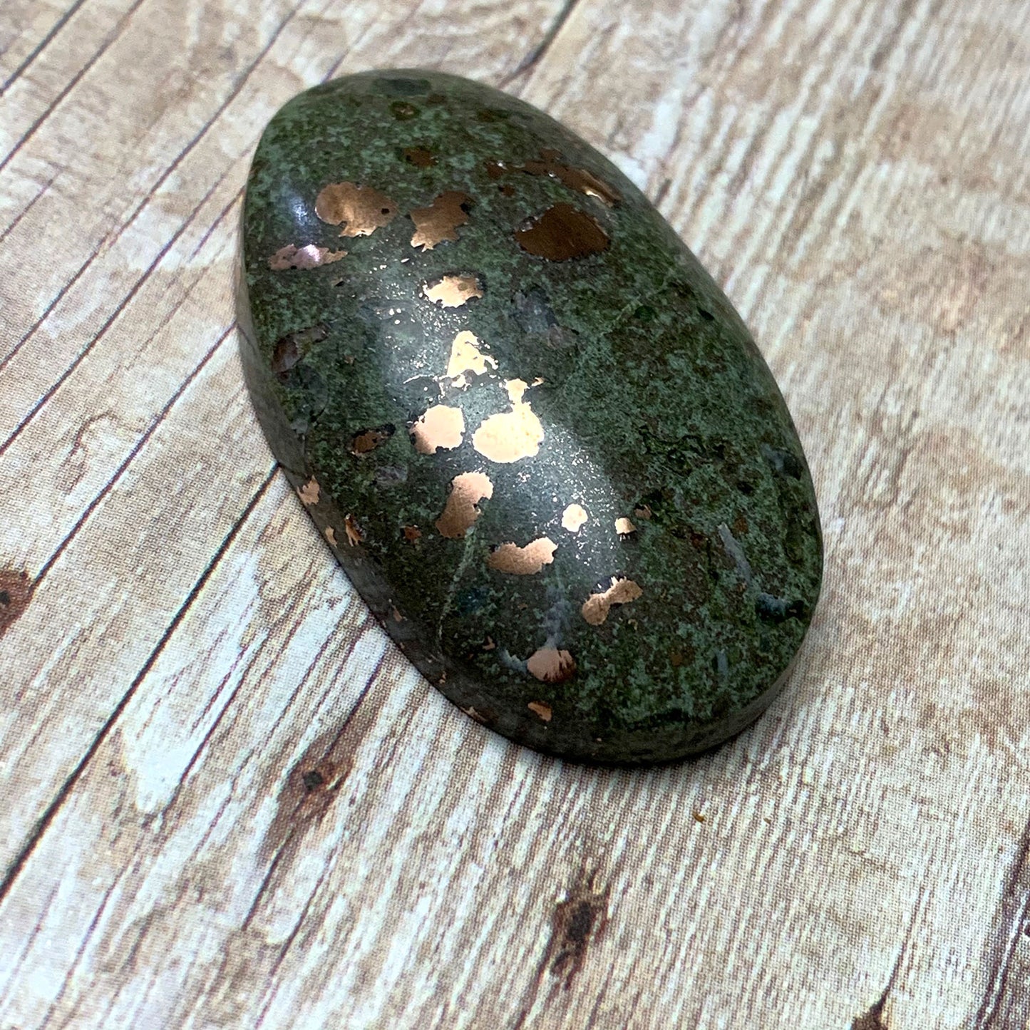 COPPER IN MATRIX OVAL CABOCHON. GREEN. COPPER. 38MM x 23MM x 9MM.