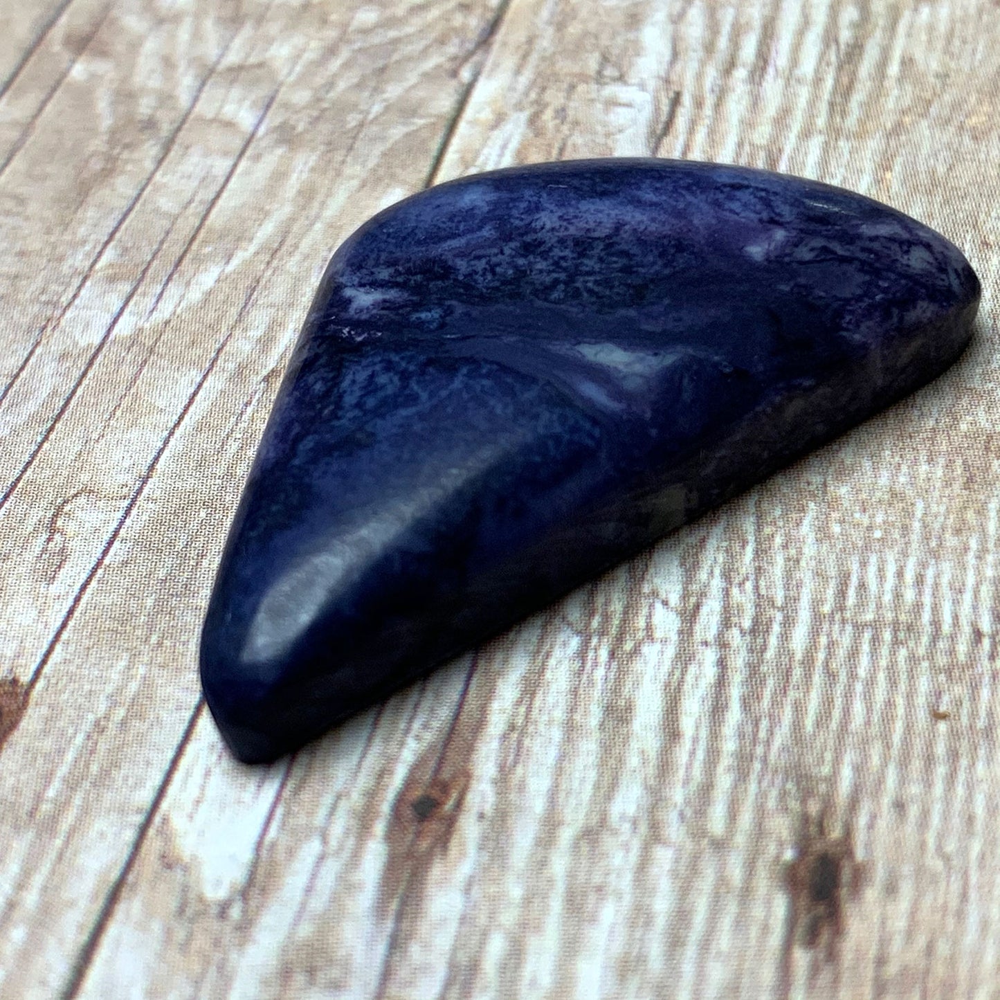 TIFFANY STONE CABOCHON. SOFT TRIANGLE. COBALT BLUE. 38MM x 29MM x 6MM.