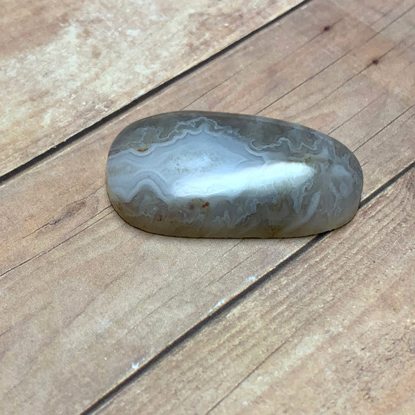 GHOST SEAM AGATE CABOCHON. OVAL. TAUPE. WHITE. 40MM x 24MM x 7MM.