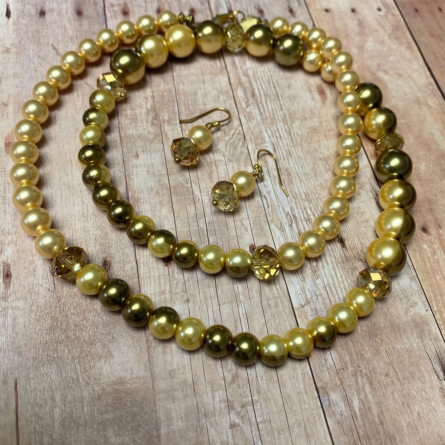 GLASS PEARL NECKLACE EARRINGS. OLIVE. BUTTER YELLOW.