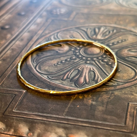 PATTERNED BRASS THIN BANGLE - CIRCLE OF LOVE TALISMAN