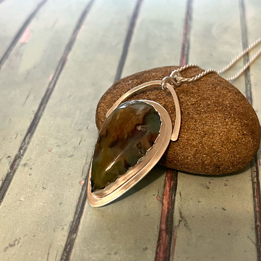 STERLING SILVER NORTH RIDGE PLUME AGATE NECKLACE - PROTECTIVE EMBRACE TALISMAN