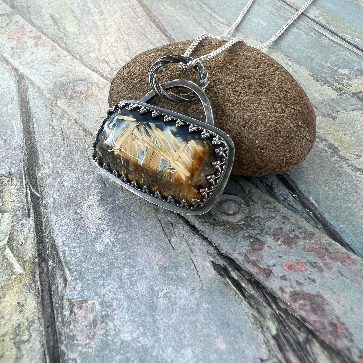 STERLING SILVER BRIDEWELL STONE NECKLACE - SYNCH ME TALISMAN