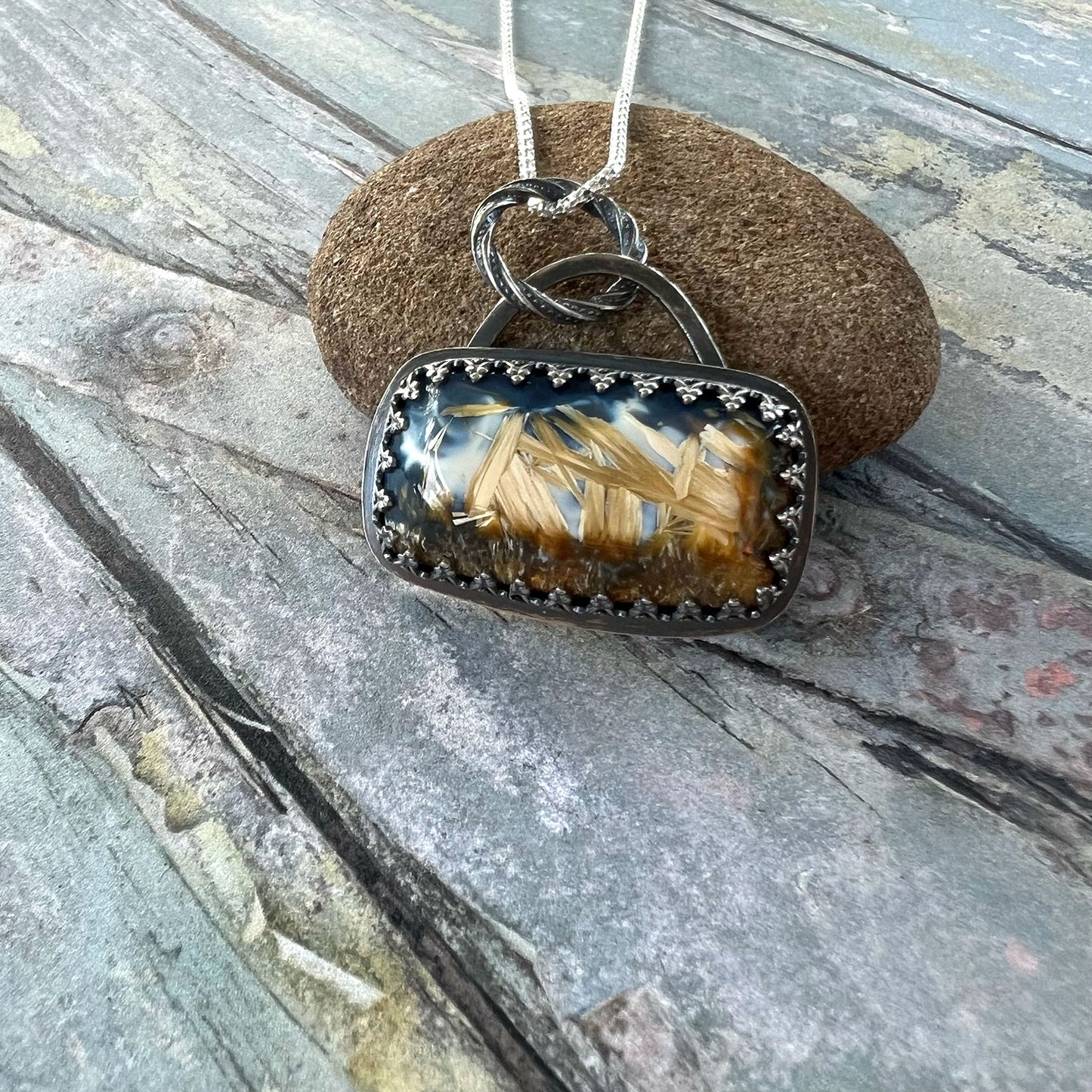 STERLING SILVER BRIDEWELL STONE NECKLACE - SYNCH ME TALISMAN