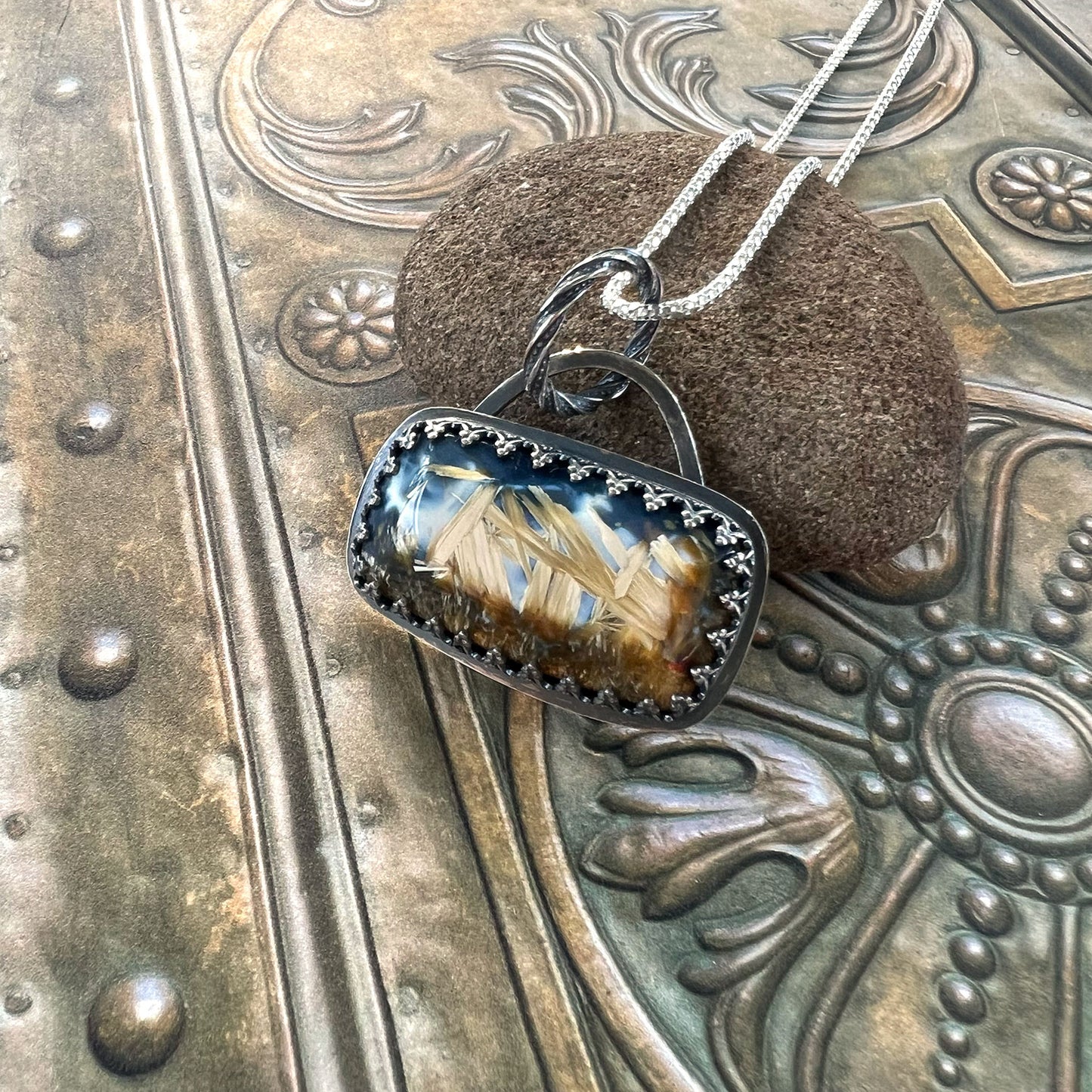 STERLING SILVER BRIDEWELL STONE NECKLACE - SYNCH ME TALISMAN