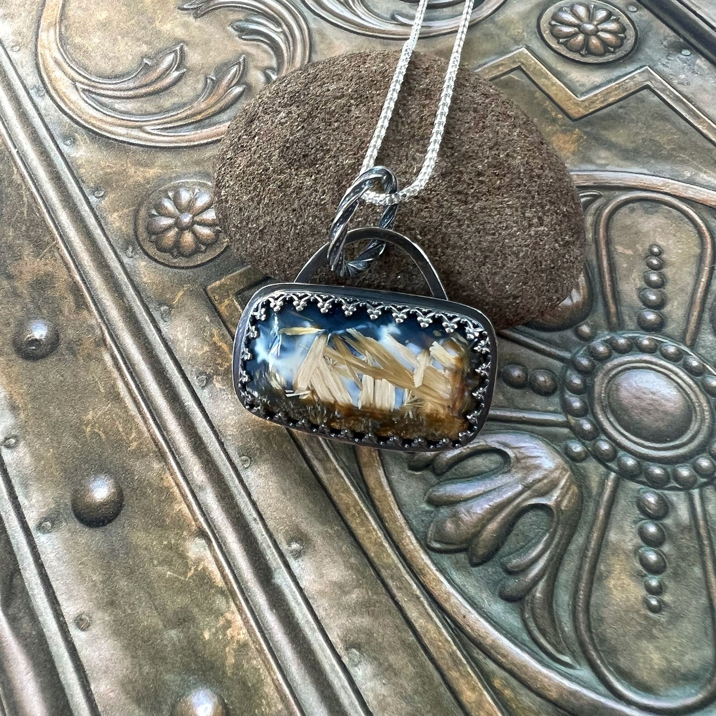 STERLING SILVER BRIDEWELL STONE NECKLACE - SYNCH ME TALISMAN