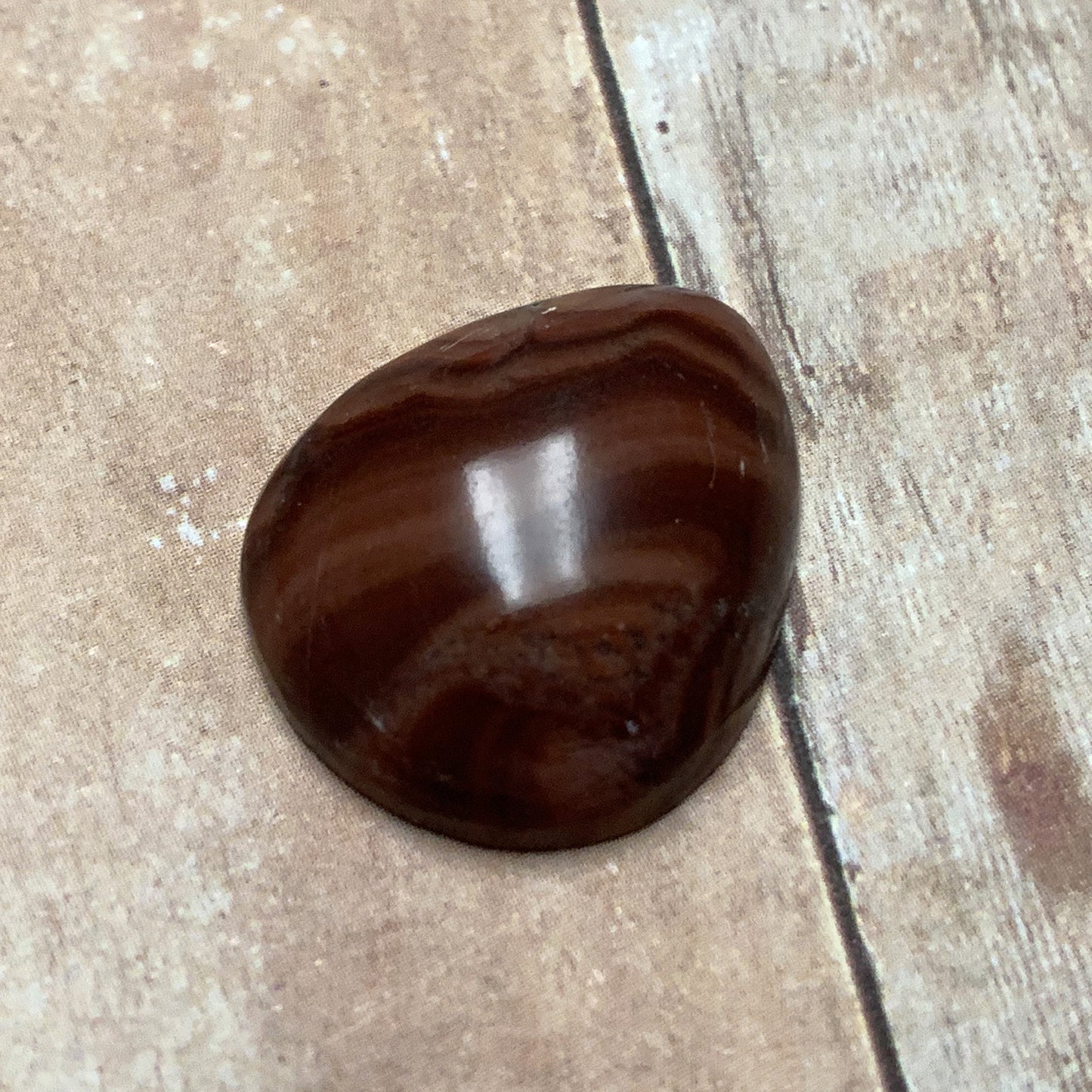 DOLOMITE TEARDROP CABOCHON. BROWN. TAN. 22MM X 19MM x 6MM.