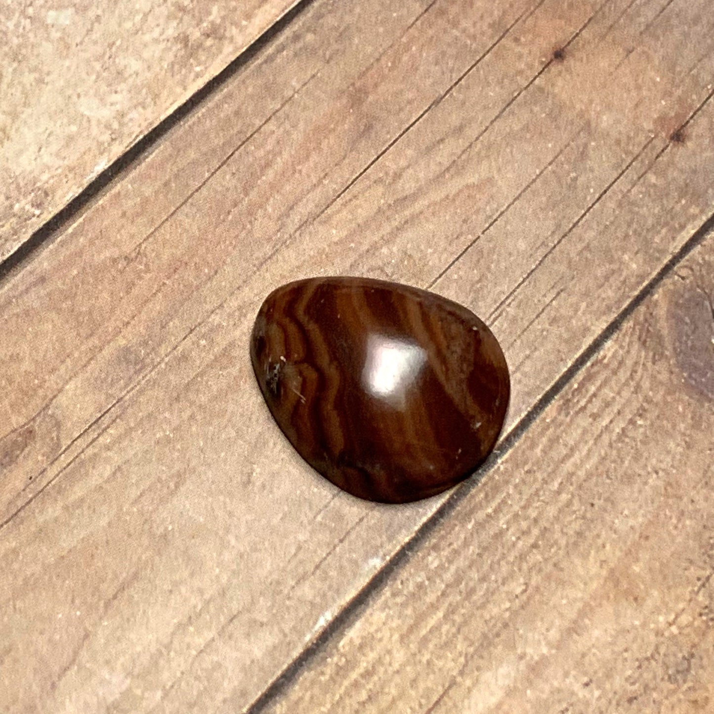 DOLOMITE TEARDROP CABOCHON. BROWN. TAN. 22MM X 19MM x 6MM.