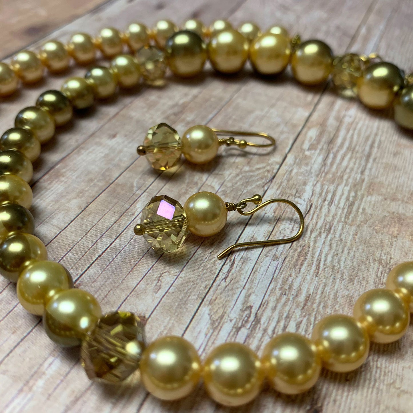 GLASS PEARL NECKLACE EARRINGS. OLIVE. BUTTER YELLOW.