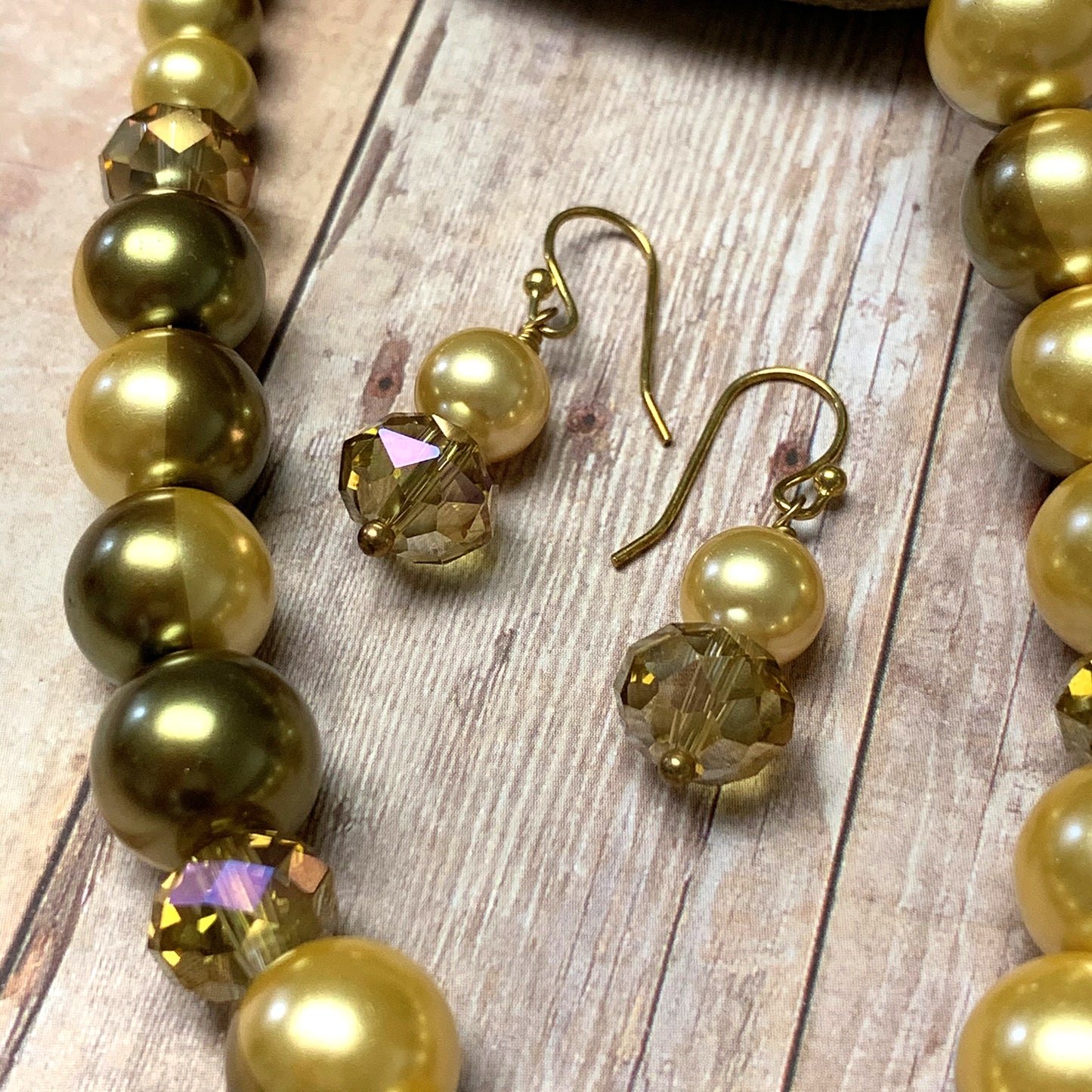 GLASS PEARL NECKLACE EARRINGS. OLIVE. BUTTER YELLOW.