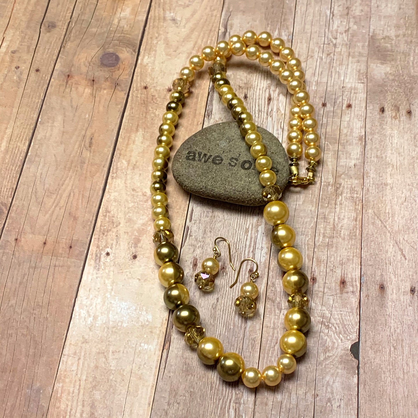 GLASS PEARL NECKLACE EARRINGS. OLIVE. BUTTER YELLOW.