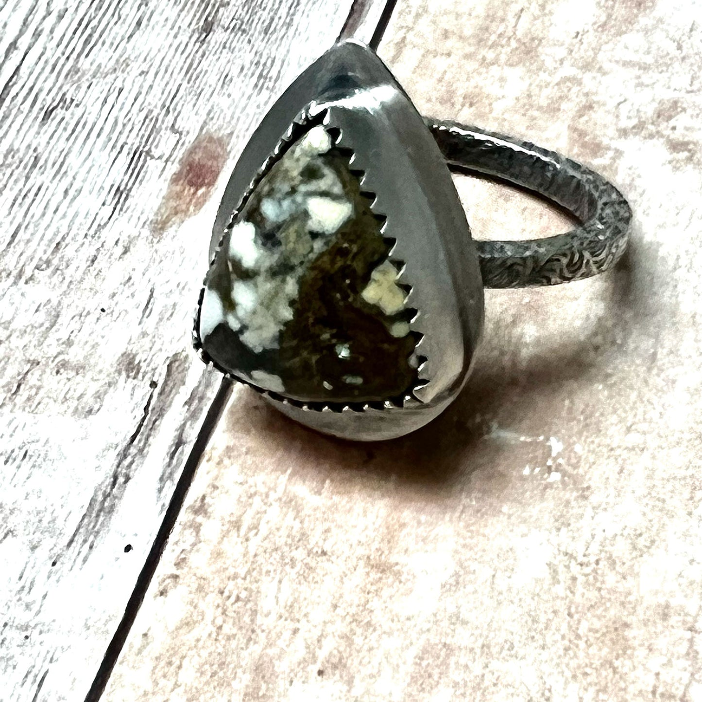 STERLING SILVER WILD HORSE MAGNESITE RING - CREATIVE BOOST TALISMAN