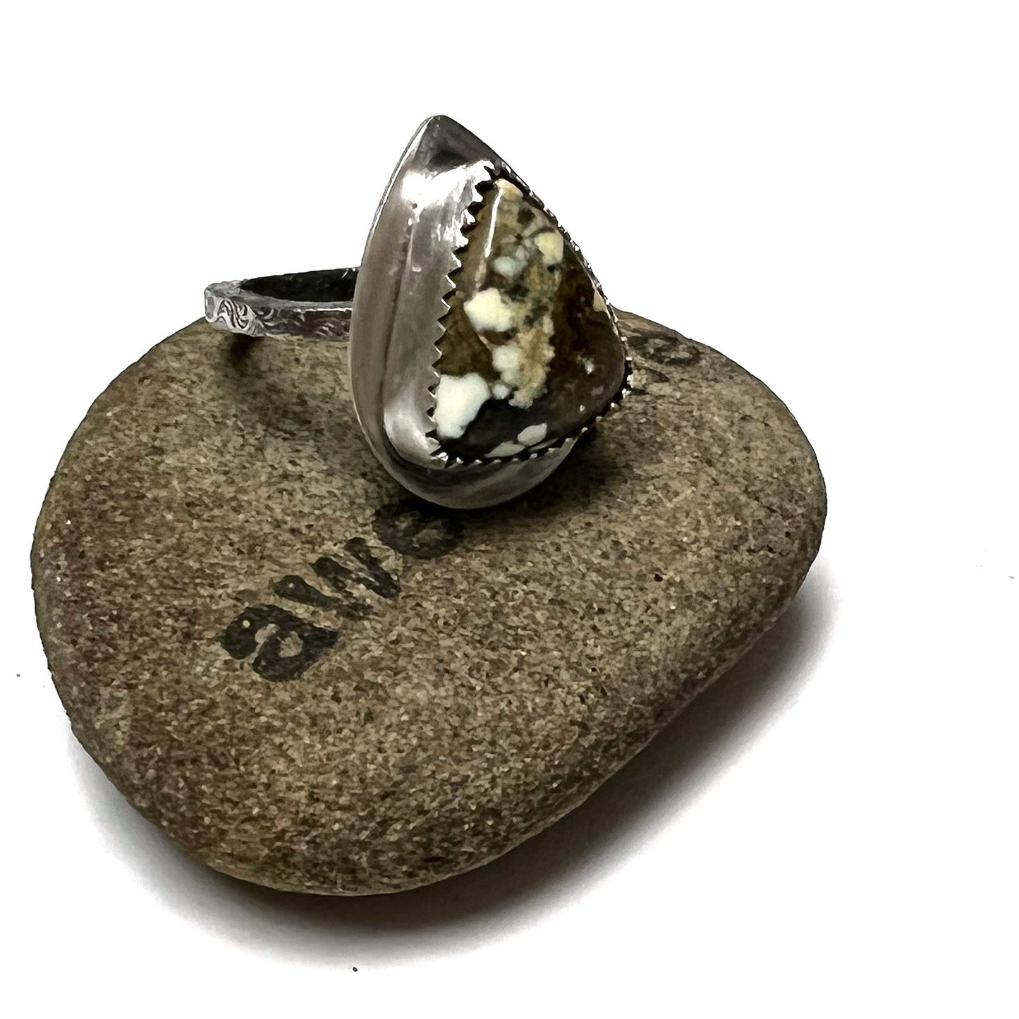 STERLING SILVER WILD HORSE MAGNESITE RING - CREATIVE BOOST TALISMAN